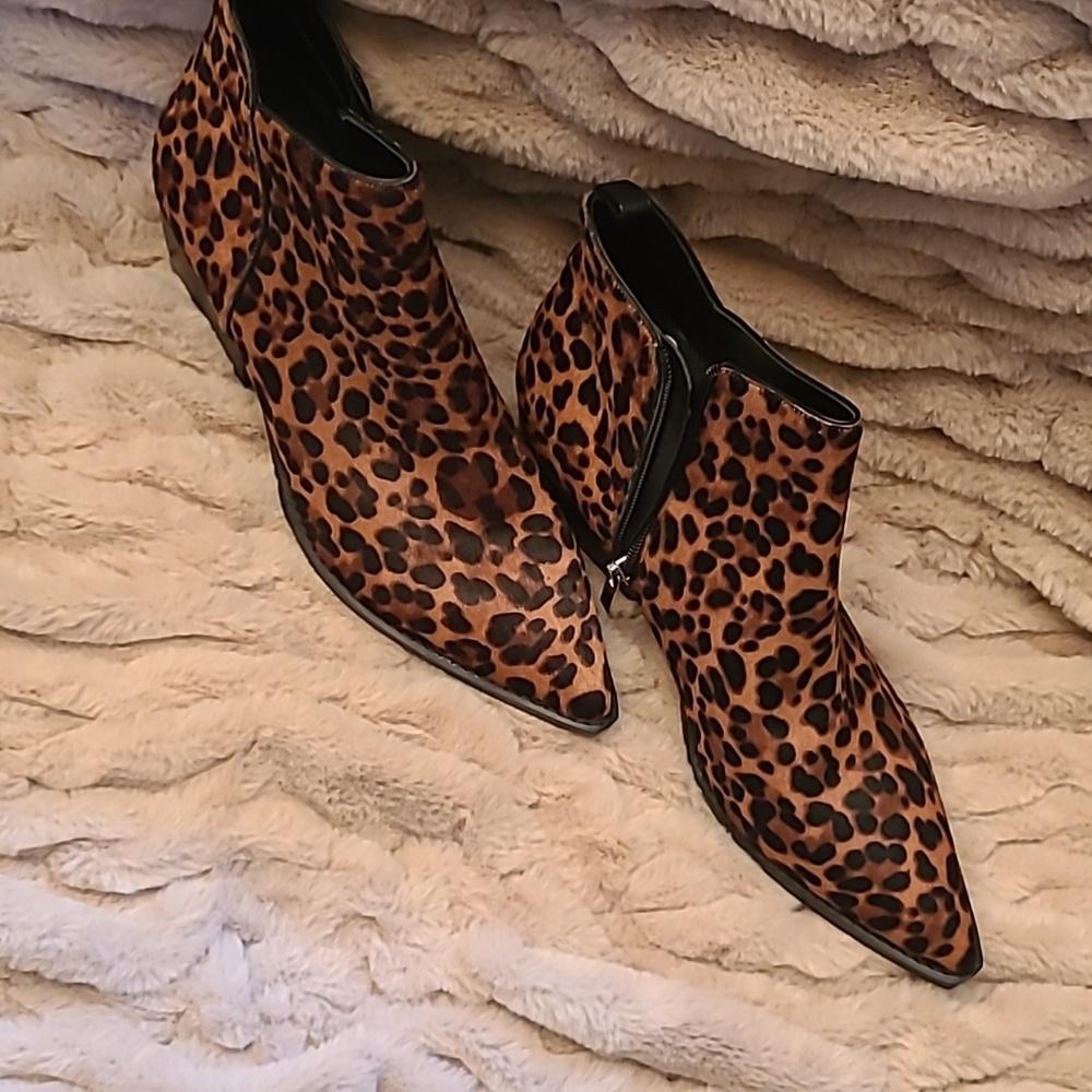 NEW Marc Fisher leopard boots